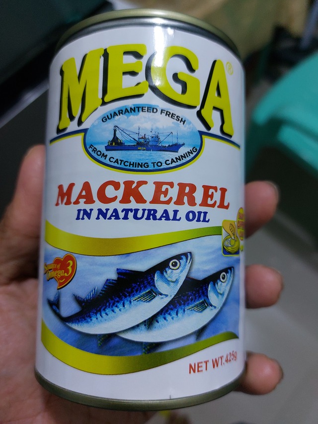 Mega mackerel in natural oil