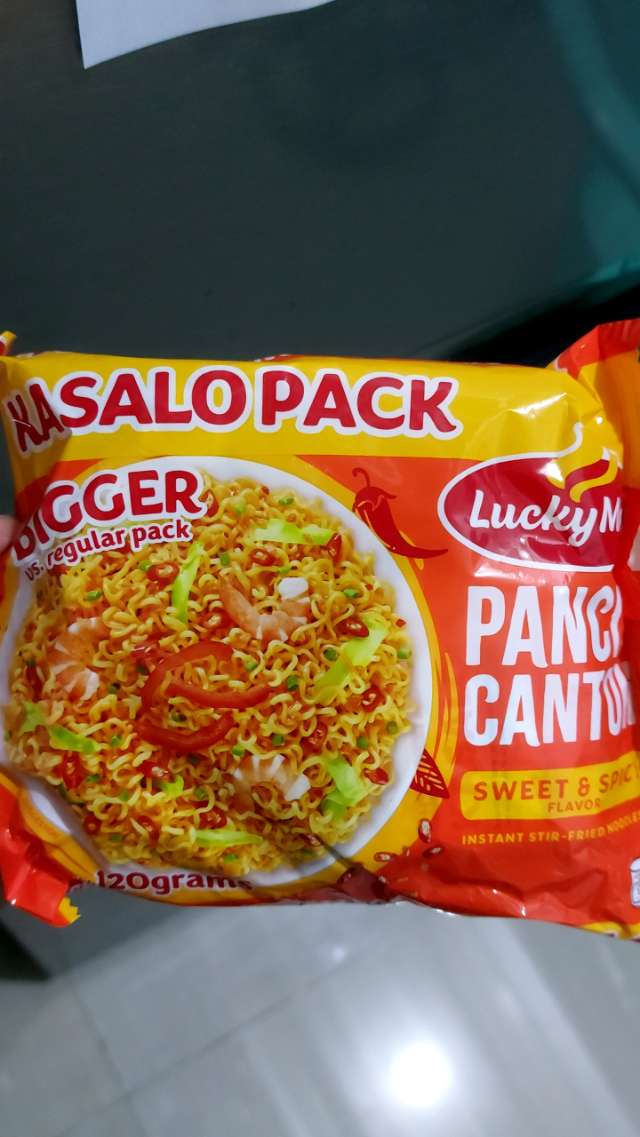 Lucky me pancit canton sweet & spicy kasalo pack
