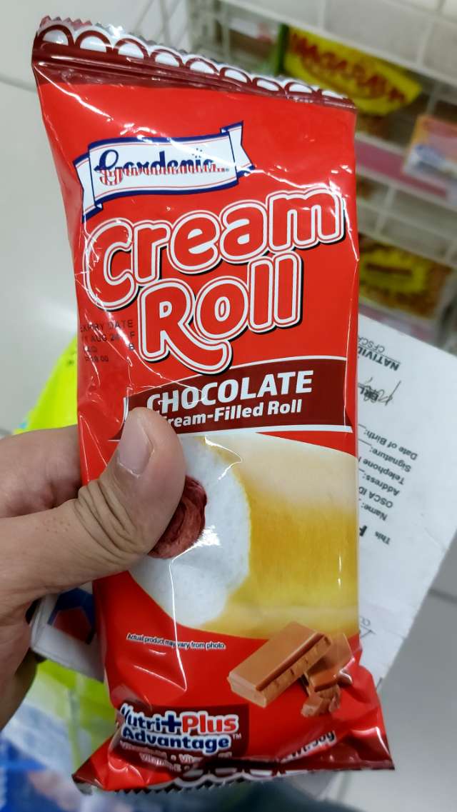 Gardenia cream roll chocolate cream-filled roll