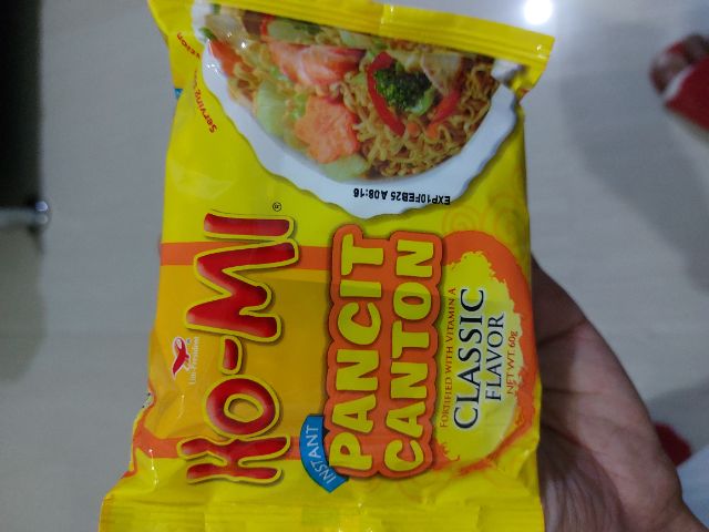 ho-mi pancit canton fortified with vitamin a classic flavor