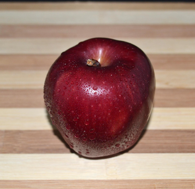 Apple, red