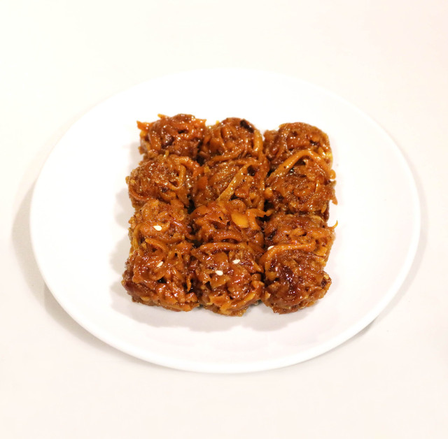 Coconut meat, grated, sweetn