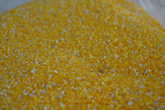 Corn grits, yellow