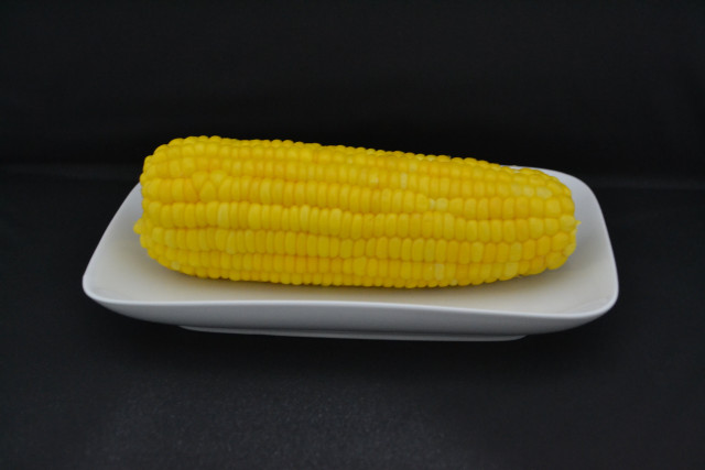 Corn on cob, yellow, boiled