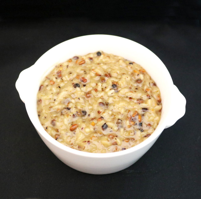 Glutinous rice w/ mung bean & cocomilk
