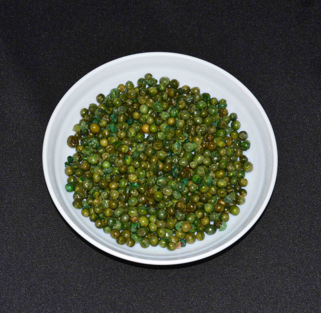 Green pea, dried, fried & seasoned