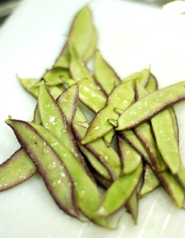 Hyacinth bean pod
