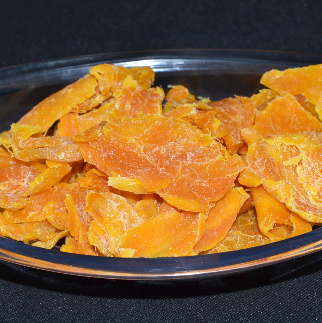 Mango chips, dried