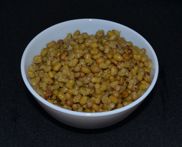 Mung bean seed, yellow, dried, boiled