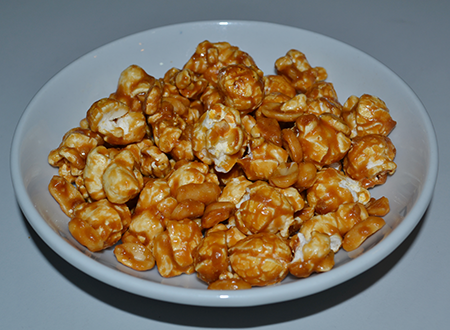 Popcorn and peanuts, sweetn