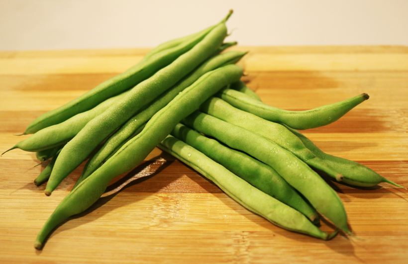 Snap bean pod, green